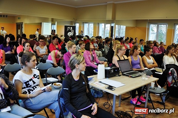Zdjęcie w galerii na portalu naszraciborz.pl: Ponad sto pań na festiwalu fitness w Arenie Rafako wiadomości z regionu
