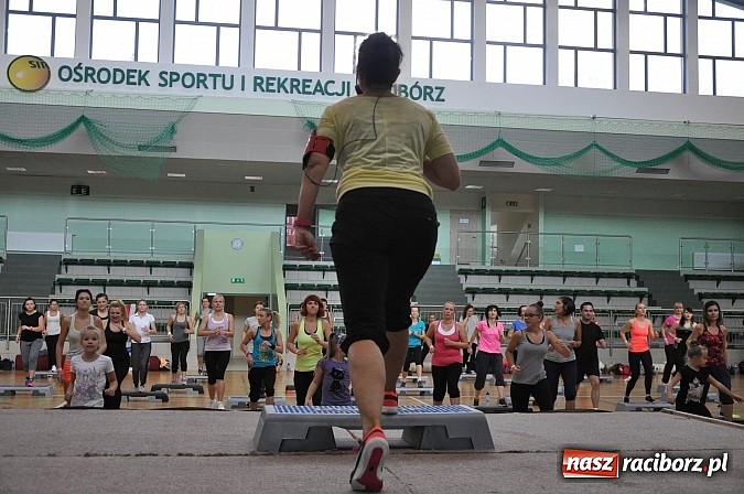 Zdjęcie w galerii na portalu naszraciborz.pl: Ponad sto pań na festiwalu fitness w Arenie Rafako wiadomości z regionu
