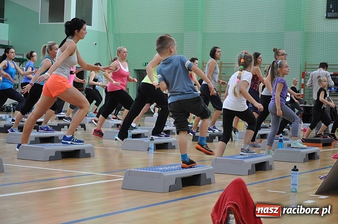 Zdjęcie w galerii na portalu naszraciborz.pl: Ponad sto pań na festiwalu fitness w Arenie Rafako wiadomości z regionu
