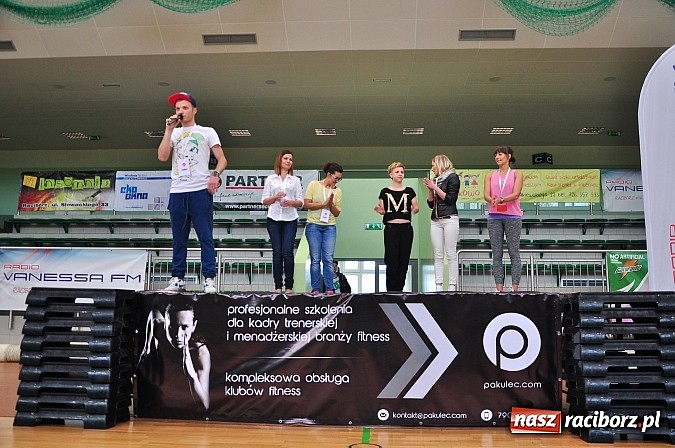 Zdjęcie w galerii na portalu naszraciborz.pl: Ponad sto pań na festiwalu fitness w Arenie Rafako wiadomości z regionu