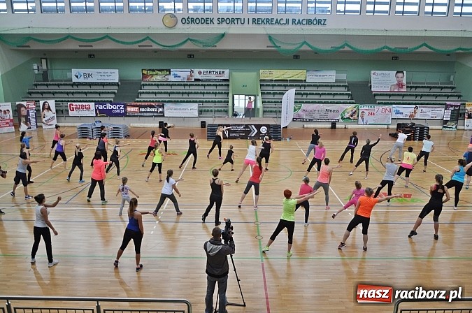 Zdjęcie w galerii na portalu naszraciborz.pl: Ponad sto pań na festiwalu fitness w Arenie Rafako wiadomości z regionu