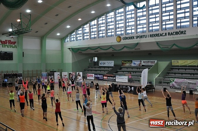 Zdjęcie w galerii na portalu naszraciborz.pl: Ponad sto pań na festiwalu fitness w Arenie Rafako wiadomości z regionu