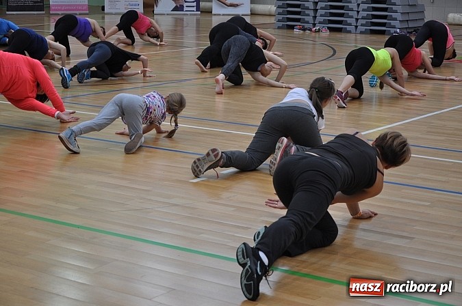 Zdjęcie w galerii na portalu naszraciborz.pl: Ponad sto pań na festiwalu fitness w Arenie Rafako wiadomości z regionu