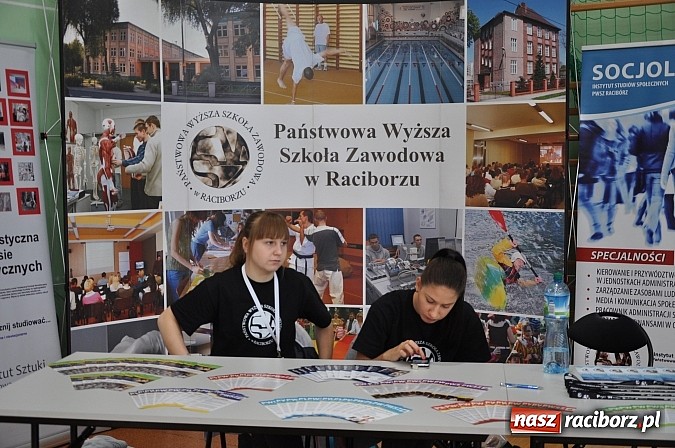 Zdjęcie w galerii na portalu naszraciborz.pl: Ponad sto pań na festiwalu fitness w Arenie Rafako wiadomości z regionu