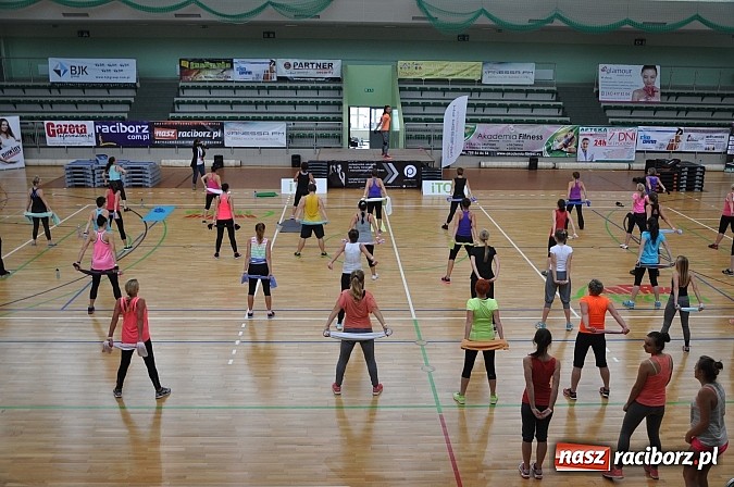 Zdjęcie w galerii na portalu naszraciborz.pl: Ponad sto pań na festiwalu fitness w Arenie Rafako wiadomości z regionu
