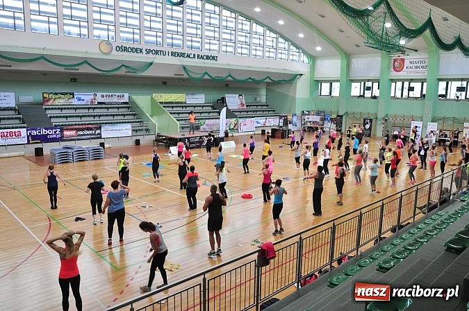 Zdjęcie w galerii na portalu naszraciborz.pl: Ponad sto pań na festiwalu fitness w Arenie Rafako wiadomości z regionu