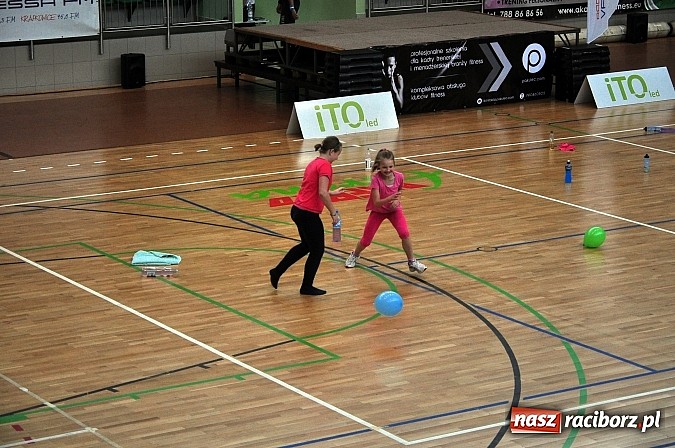 Zdjęcie w galerii na portalu naszraciborz.pl: Ponad sto pań na festiwalu fitness w Arenie Rafako wiadomości z regionu
