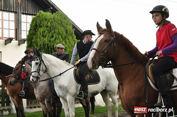 Zdjęcie w galerii na portalu naszraciborz.pl: Święto jeźdźców - hubertus na Budzinie wiadomości z regionu