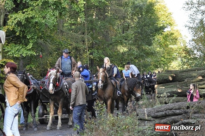 Zdjęcie w galerii na portalu naszraciborz.pl: Święto jeźdźców - hubertus na Budzinie wiadomości z regionu