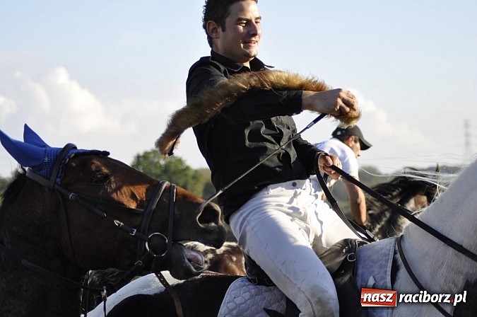 Zdjęcie w galerii na portalu naszraciborz.pl: Święto jeźdźców - hubertus na Budzinie wiadomości z regionu