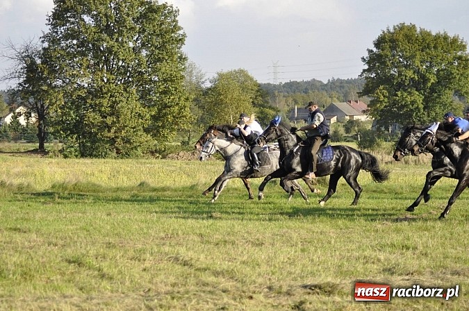 Zdjęcie w galerii na portalu naszraciborz.pl: Święto jeźdźców - hubertus na Budzinie wiadomości z regionu