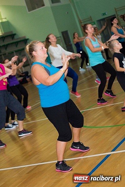 Zdjęcie w galerii na portalu naszraciborz.pl: Wieczorna zumba w Arenie Rafako wiadomości z regionu