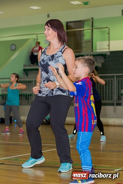 Zdjęcie w galerii na portalu naszraciborz.pl: Wieczorna zumba w Arenie Rafako wiadomości z regionu