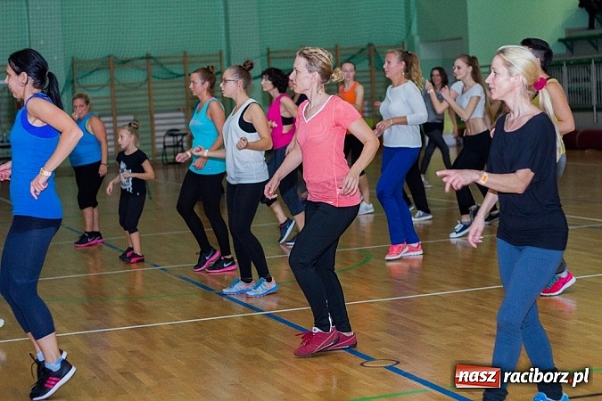 Zdjęcie w galerii na portalu naszraciborz.pl: Wieczorna zumba w Arenie Rafako wiadomości z regionu