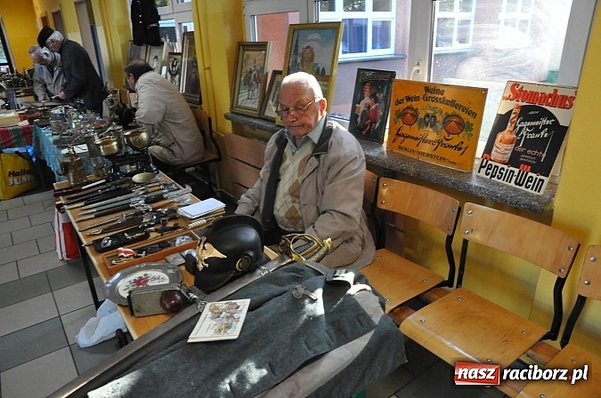 Zdjęcie w galerii na portalu naszraciborz.pl: Lamus reaktywacja - giełda staroci w Raciborzu wiadomości z regionu
