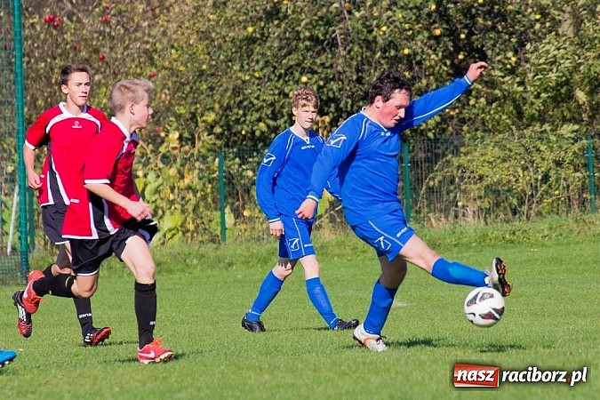 Zdjęcie w galerii na portalu naszraciborz.pl: Komplet punktów pojechał do Kokoszyc. Honorowe trafienie to za mało wiadomości z regionu