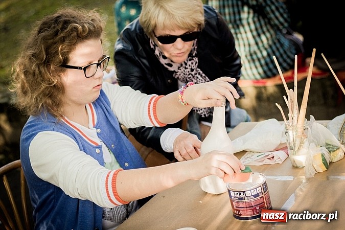 Zdjęcie w galerii na portalu naszraciborz.pl: Piknik artystyczny Światło na Park wiadomości z regionu