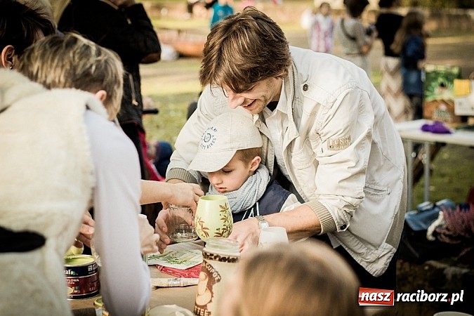Zdjęcie w galerii na portalu naszraciborz.pl: Piknik artystyczny Światło na Park wiadomości z regionu