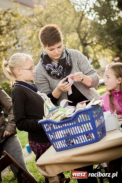 Zdjęcie w galerii na portalu naszraciborz.pl: Piknik artystyczny Światło na Park wiadomości z regionu