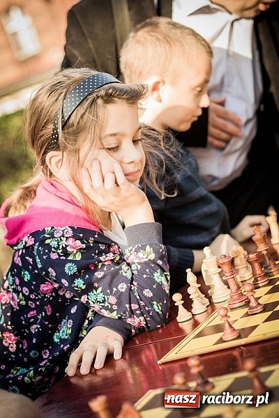 Zdjęcie w galerii na portalu naszraciborz.pl: Piknik artystyczny Światło na Park wiadomości z regionu