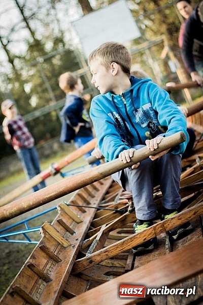 Zdjęcie w galerii na portalu naszraciborz.pl: Piknik artystyczny Światło na Park wiadomości z regionu