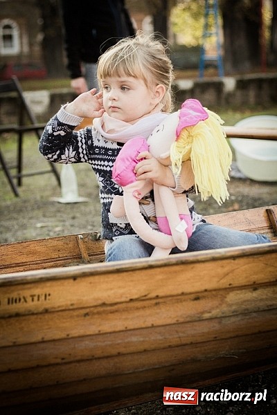 Zdjęcie w galerii na portalu naszraciborz.pl: Piknik artystyczny Światło na Park wiadomości z regionu