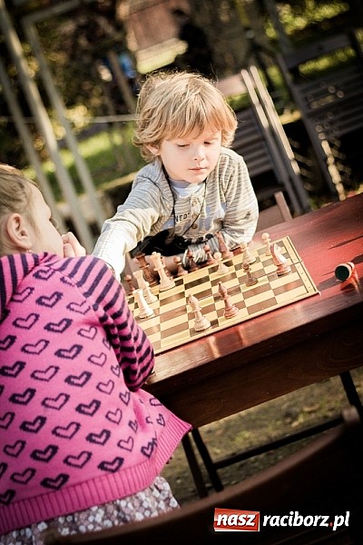 Zdjęcie w galerii na portalu naszraciborz.pl: Piknik artystyczny Światło na Park wiadomości z regionu