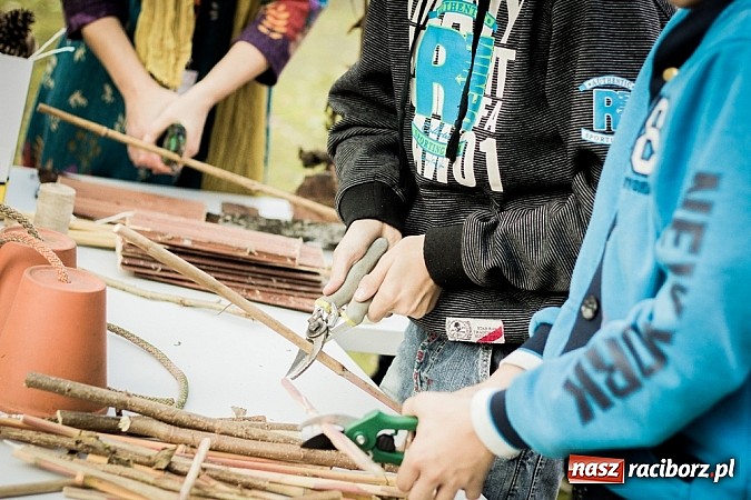 Zdjęcie w galerii na portalu naszraciborz.pl: Piknik artystyczny Światło na Park wiadomości z regionu