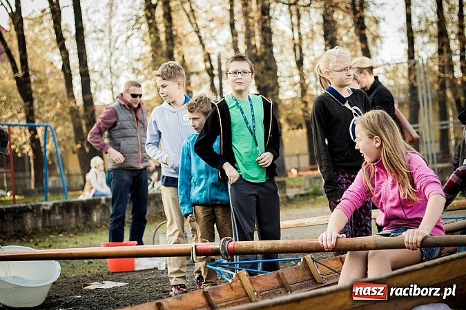 Zdjęcie w galerii na portalu naszraciborz.pl: Piknik artystyczny Światło na Park wiadomości z regionu