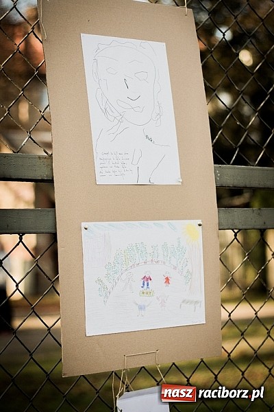 Zdjęcie w galerii na portalu naszraciborz.pl: Piknik artystyczny Światło na Park wiadomości z regionu