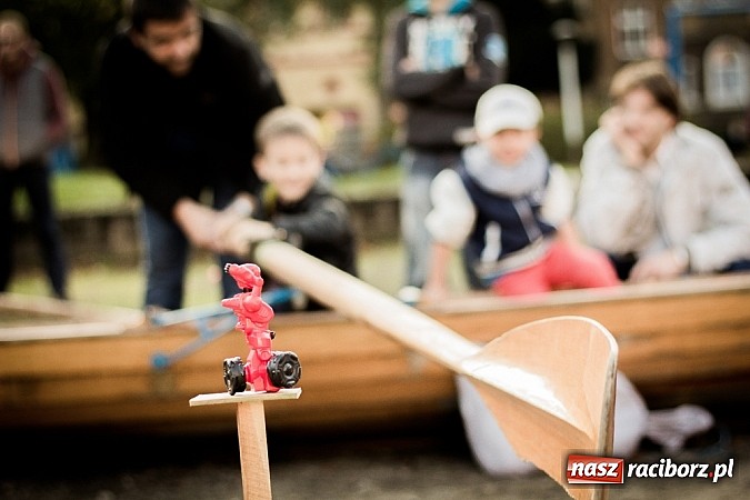 Zdjęcie w galerii na portalu naszraciborz.pl: Piknik artystyczny Światło na Park wiadomości z regionu