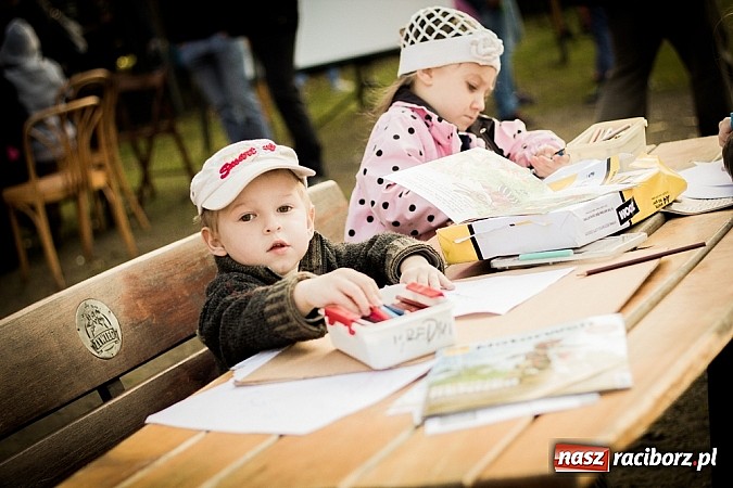 Zdjęcie w galerii na portalu naszraciborz.pl: Piknik artystyczny Światło na Park wiadomości z regionu