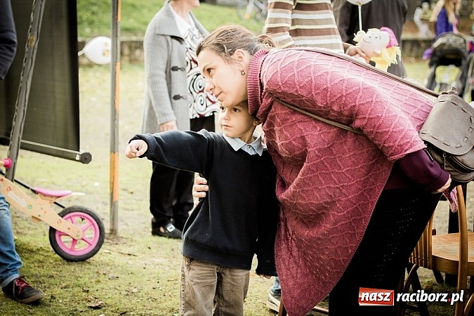 Zdjęcie w galerii na portalu naszraciborz.pl: Piknik artystyczny Światło na Park wiadomości z regionu