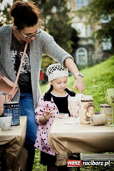 Zdjęcie w galerii na portalu naszraciborz.pl: Piknik artystyczny Światło na Park wiadomości z regionu