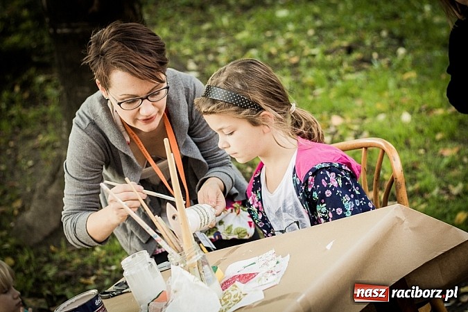Zdjęcie w galerii na portalu naszraciborz.pl: Piknik artystyczny Światło na Park wiadomości z regionu