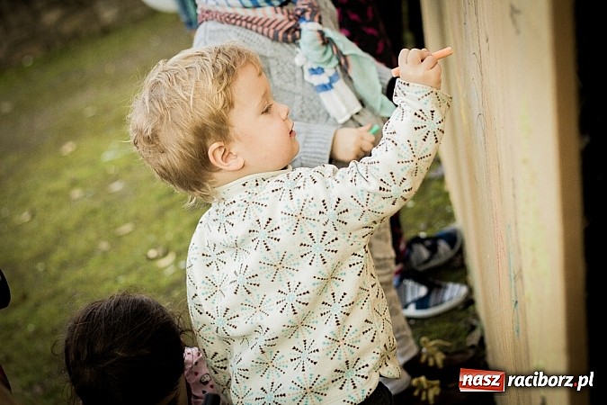 Zdjęcie w galerii na portalu naszraciborz.pl: Piknik artystyczny Światło na Park wiadomości z regionu