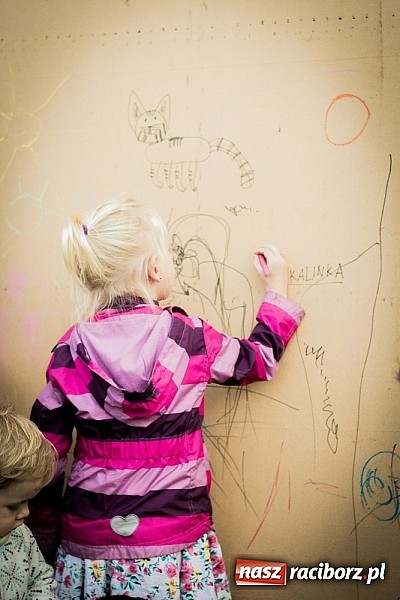 Zdjęcie w galerii na portalu naszraciborz.pl: Piknik artystyczny Światło na Park wiadomości z regionu