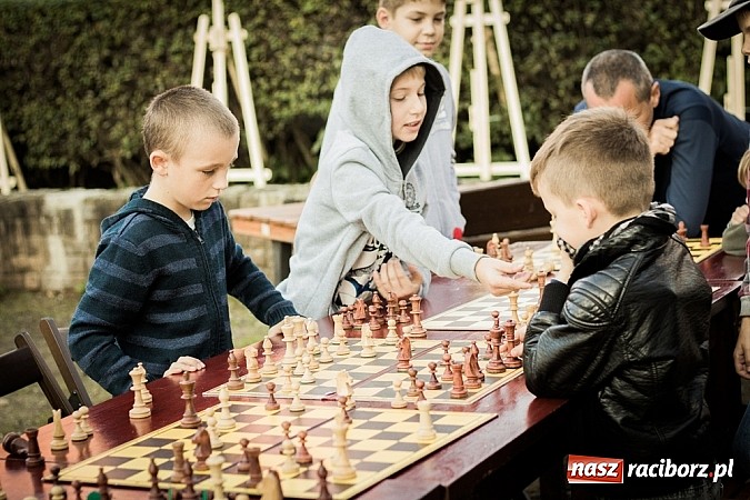 Zdjęcie w galerii na portalu naszraciborz.pl: Piknik artystyczny Światło na Park wiadomości z regionu