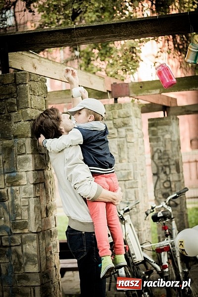 Zdjęcie w galerii na portalu naszraciborz.pl: Piknik artystyczny Światło na Park wiadomości z regionu