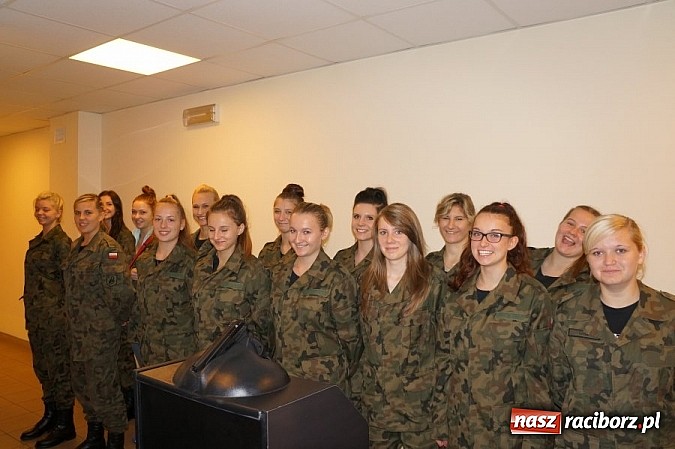 Zdjęcie w galerii na portalu naszraciborz.pl: Uczniowie ZSOMS strzelali na komendzie wiadomości z regionu