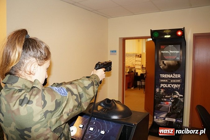 Zdjęcie w galerii na portalu naszraciborz.pl: Uczniowie ZSOMS strzelali na komendzie wiadomości z regionu