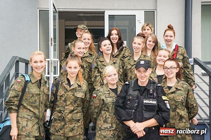 Zdjęcie w galerii na portalu naszraciborz.pl: Uczniowie ZSOMS strzelali na komendzie wiadomości z regionu