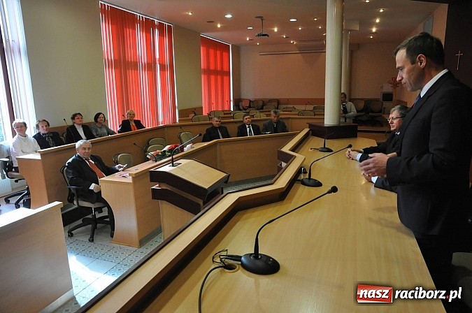 Zdjęcie w galerii na portalu naszraciborz.pl: Posłowie lewicy spotkali się z aktywem, czyli Zosia samosia i obsuwa na zbiorniku wiadomości z regionu