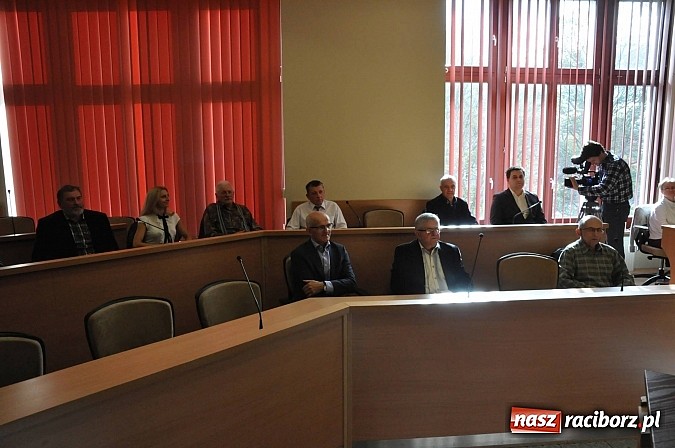 Zdjęcie w galerii na portalu naszraciborz.pl: Posłowie lewicy spotkali się z aktywem, czyli Zosia samosia i obsuwa na zbiorniku wiadomości z regionu