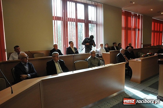 Zdjęcie w galerii na portalu naszraciborz.pl: Posłowie lewicy spotkali się z aktywem, czyli Zosia samosia i obsuwa na zbiorniku wiadomości z regionu