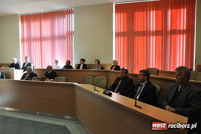 Zdjęcie w galerii na portalu naszraciborz.pl: Posłowie lewicy spotkali się z aktywem, czyli Zosia samosia i obsuwa na zbiorniku wiadomości z regionu