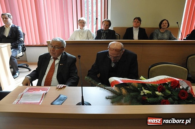 Zdjęcie w galerii na portalu naszraciborz.pl: Posłowie lewicy spotkali się z aktywem, czyli Zosia samosia i obsuwa na zbiorniku wiadomości z regionu