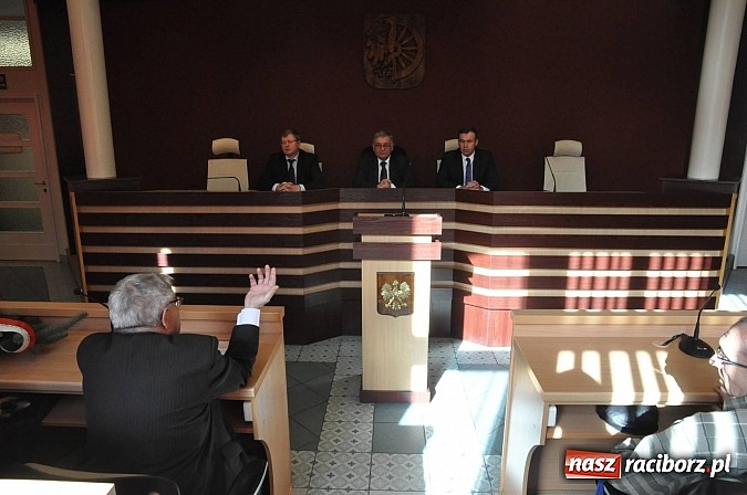 Zdjęcie w galerii na portalu naszraciborz.pl: Posłowie lewicy spotkali się z aktywem, czyli Zosia samosia i obsuwa na zbiorniku wiadomości z regionu