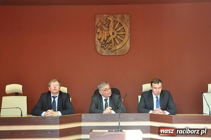 Zdjęcie w galerii na portalu naszraciborz.pl: Posłowie lewicy spotkali się z aktywem, czyli Zosia samosia i obsuwa na zbiorniku wiadomości z regionu