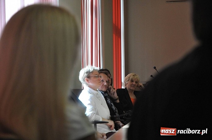 Zdjęcie w galerii na portalu naszraciborz.pl: Posłowie lewicy spotkali się z aktywem, czyli Zosia samosia i obsuwa na zbiorniku wiadomości z regionu